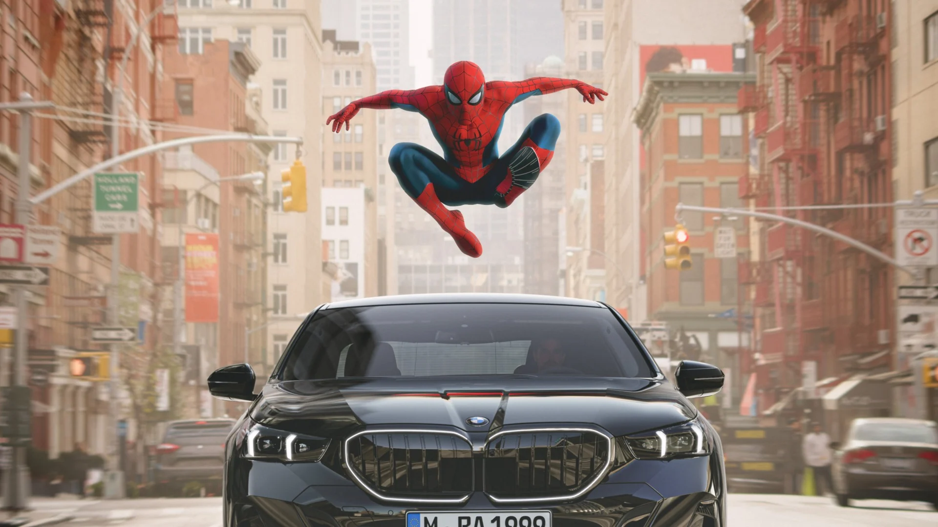 Spider-Man: En helt ny dag – Annonser dominerar bilens instrumentbrädor trots BMW:s löfte att aldrig göra så