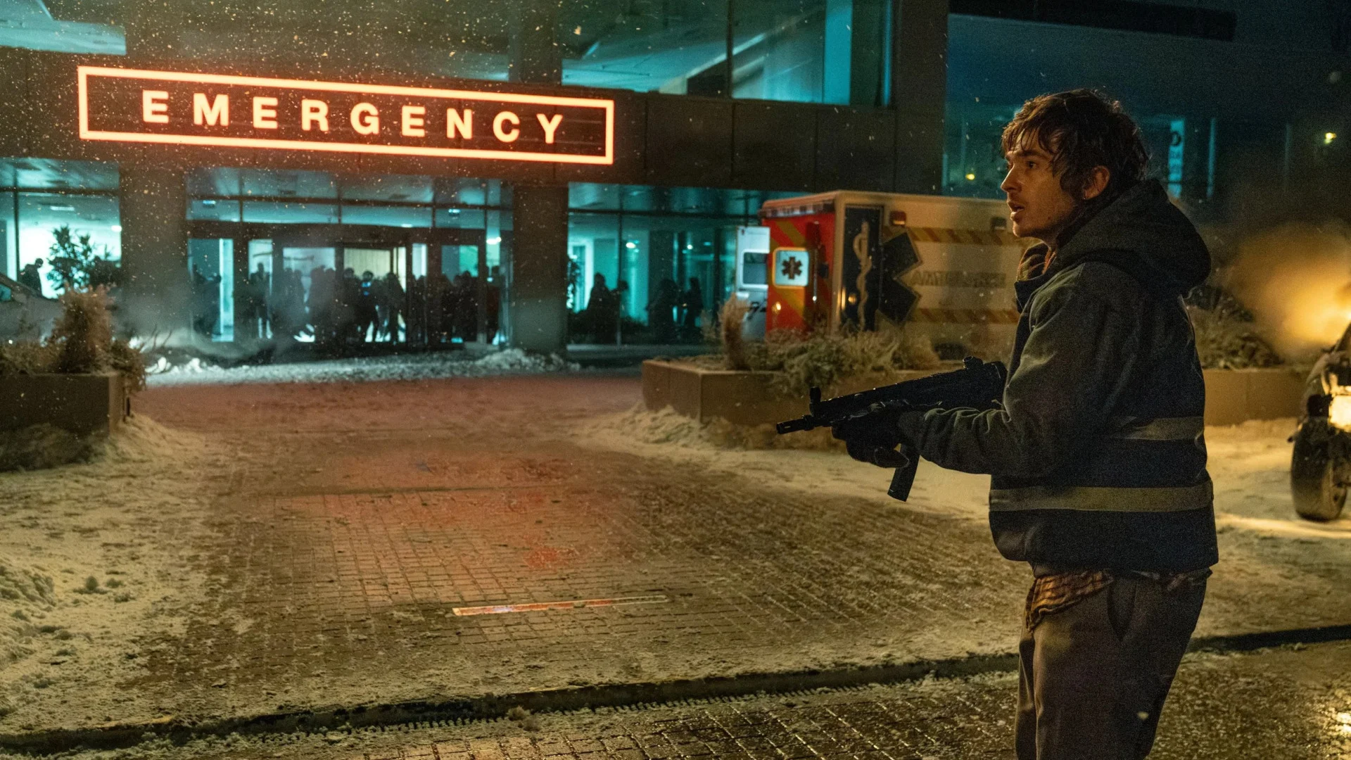 Tidiga recensioner hyllar Zach Creggers Resident Evil som en smart hyllning som inte fastnar i detaljerna: Så här kan filmer och videospel gå samman och göra dem starkare